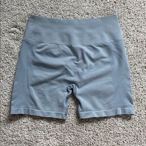 Alphalete • Amplify Short 4.5” Utility Grey